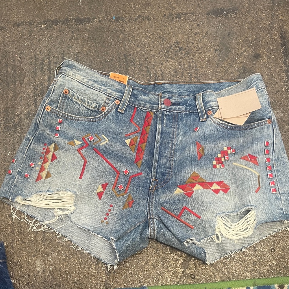 Rare LEVIS NWT Embroidered and studded Denim Women Shorts
